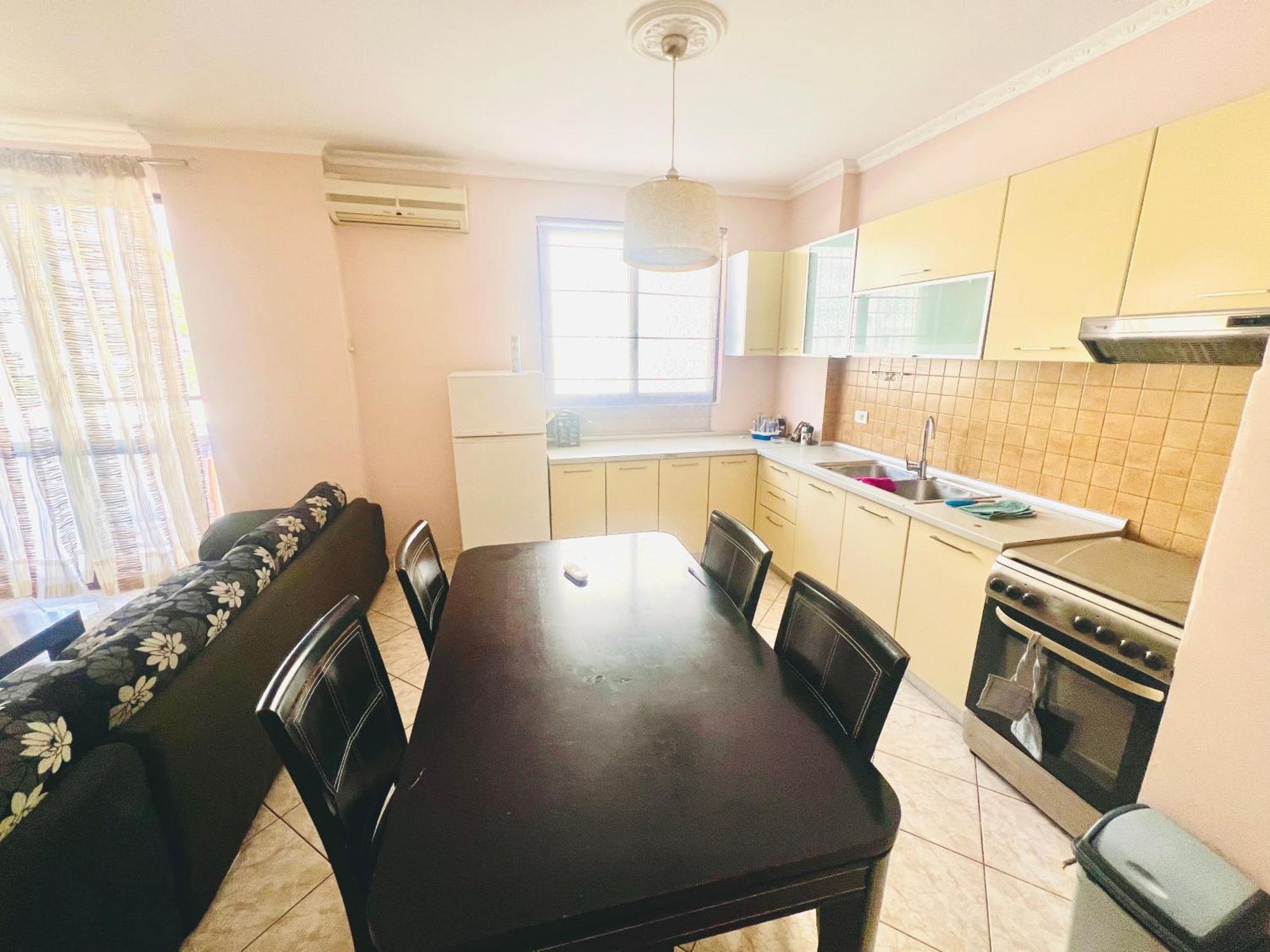 Lovely 3-Bedroom Rental Unit In Durres Durrës Exterior foto